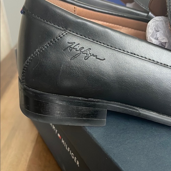 Tommy Hilfiger Black Men's Loafers - Picture 4 of 11